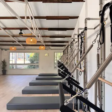 סטודיו לפילאטיס מכשירים FLOW WALLUNIT 7